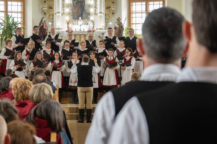 Felcsíki Egyházi Kórustalálkozó Gyimesfelsőlokon: több mint hatszázan énekeltek együtt