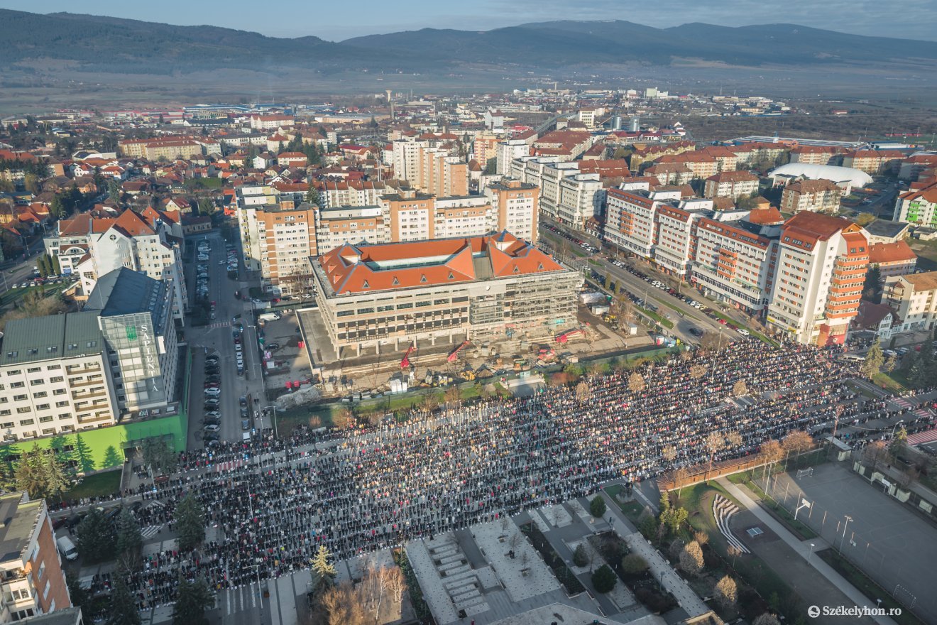 &bullet;  Fotó: Pinti Attila