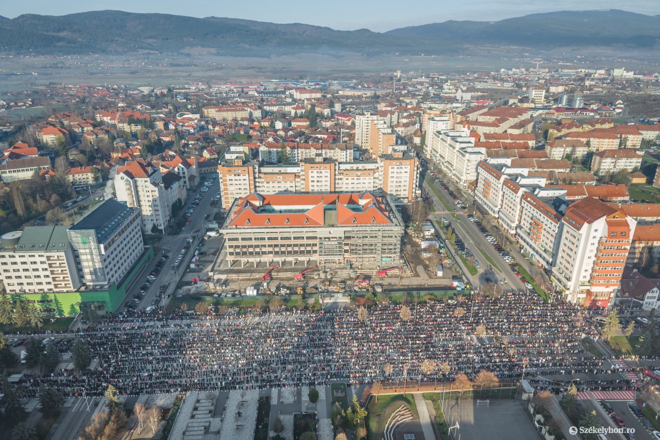 &bullet;  Fotó: Pinti Attila