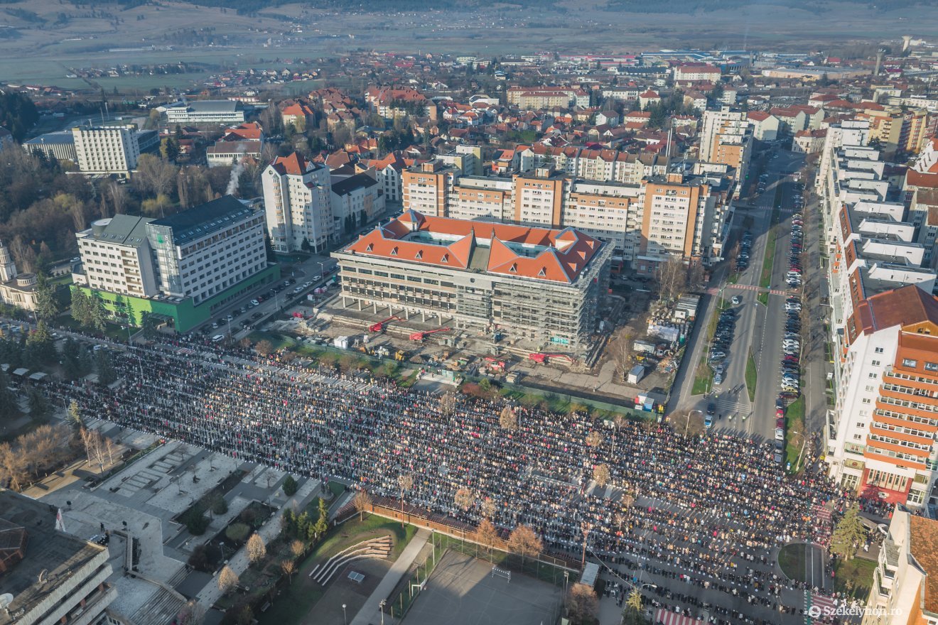 &bullet;  Fotó: Pinti Attila