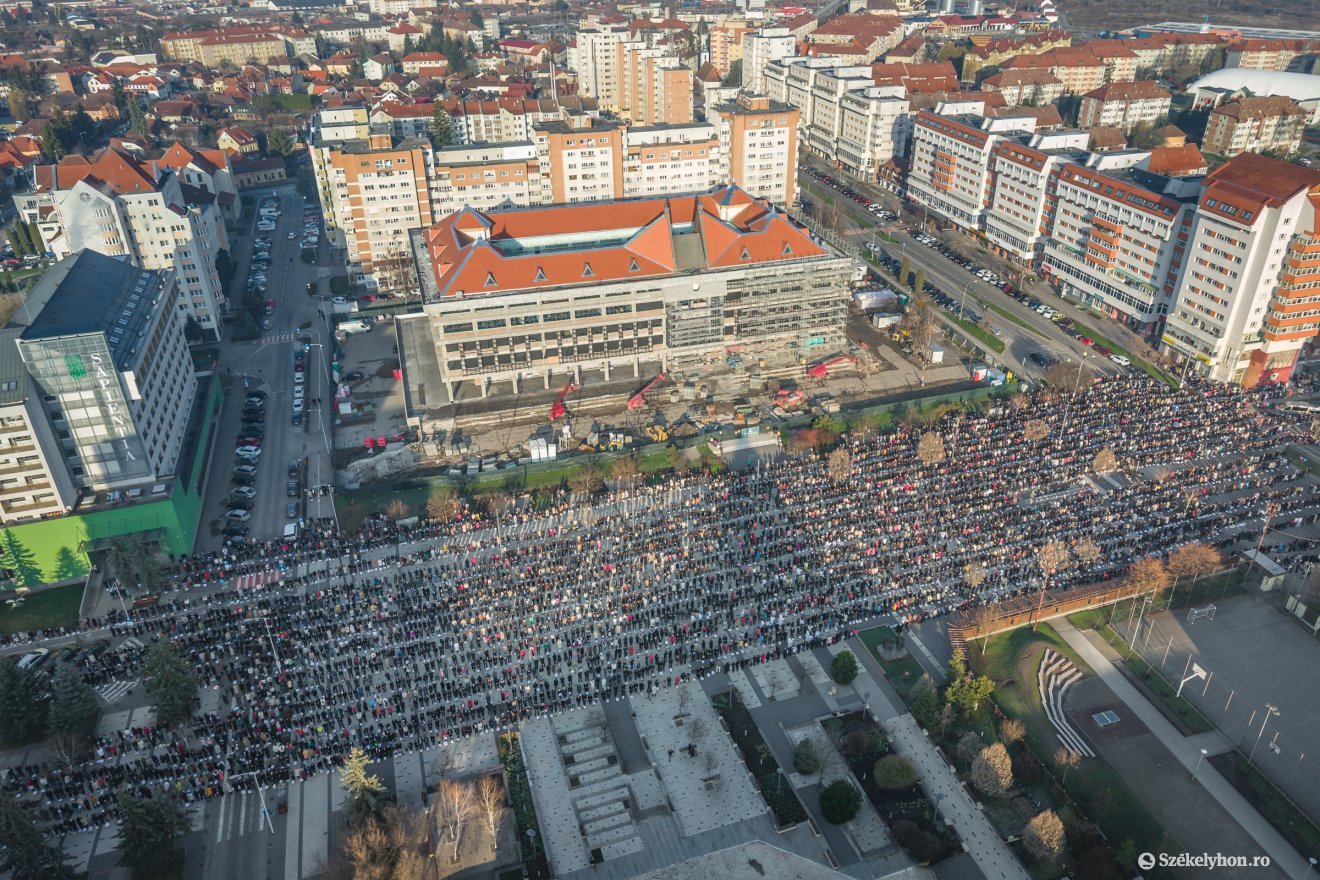 &bullet;  Fotó: Pinti Attila