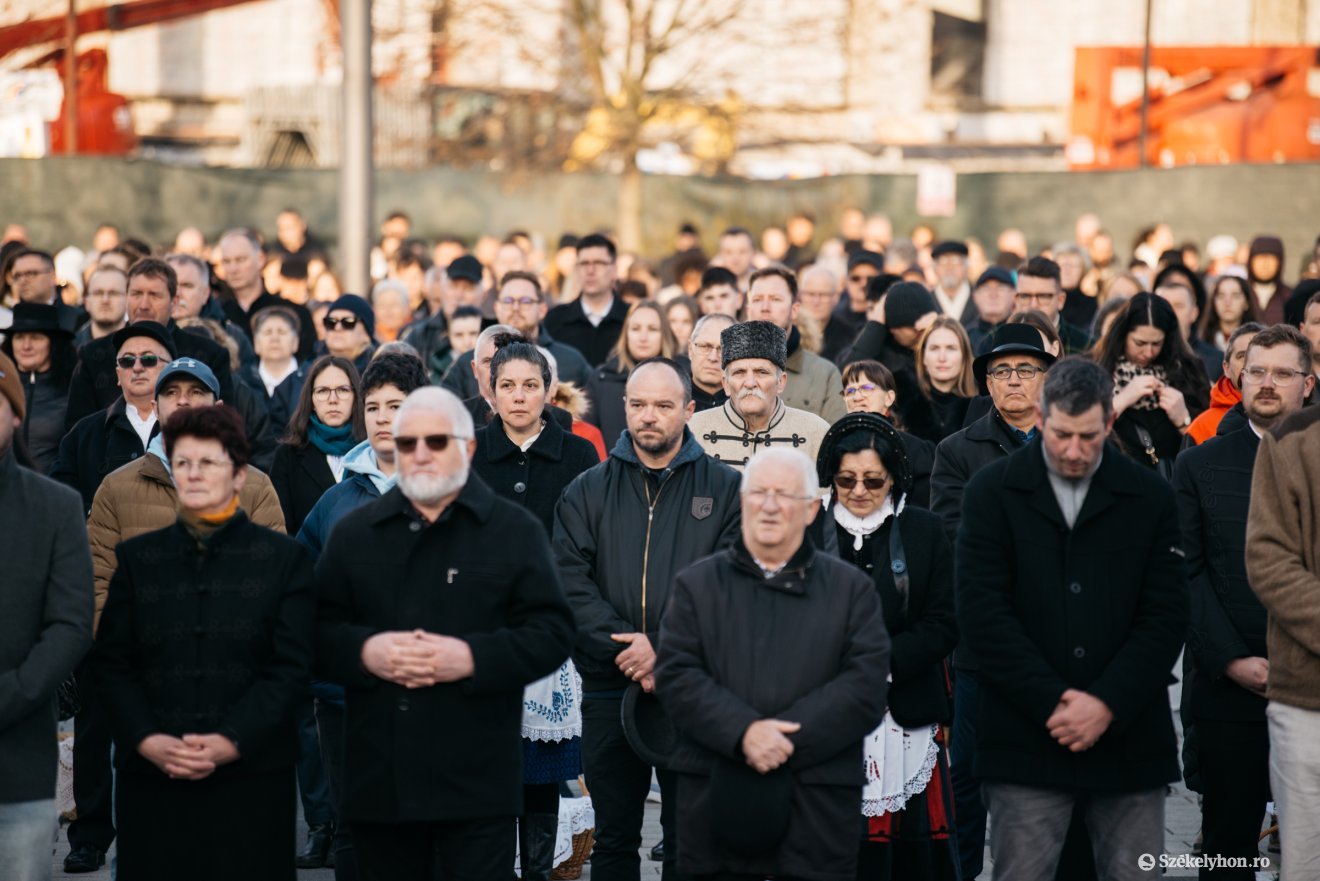 &bullet;  Fotó: Olti Angyalka