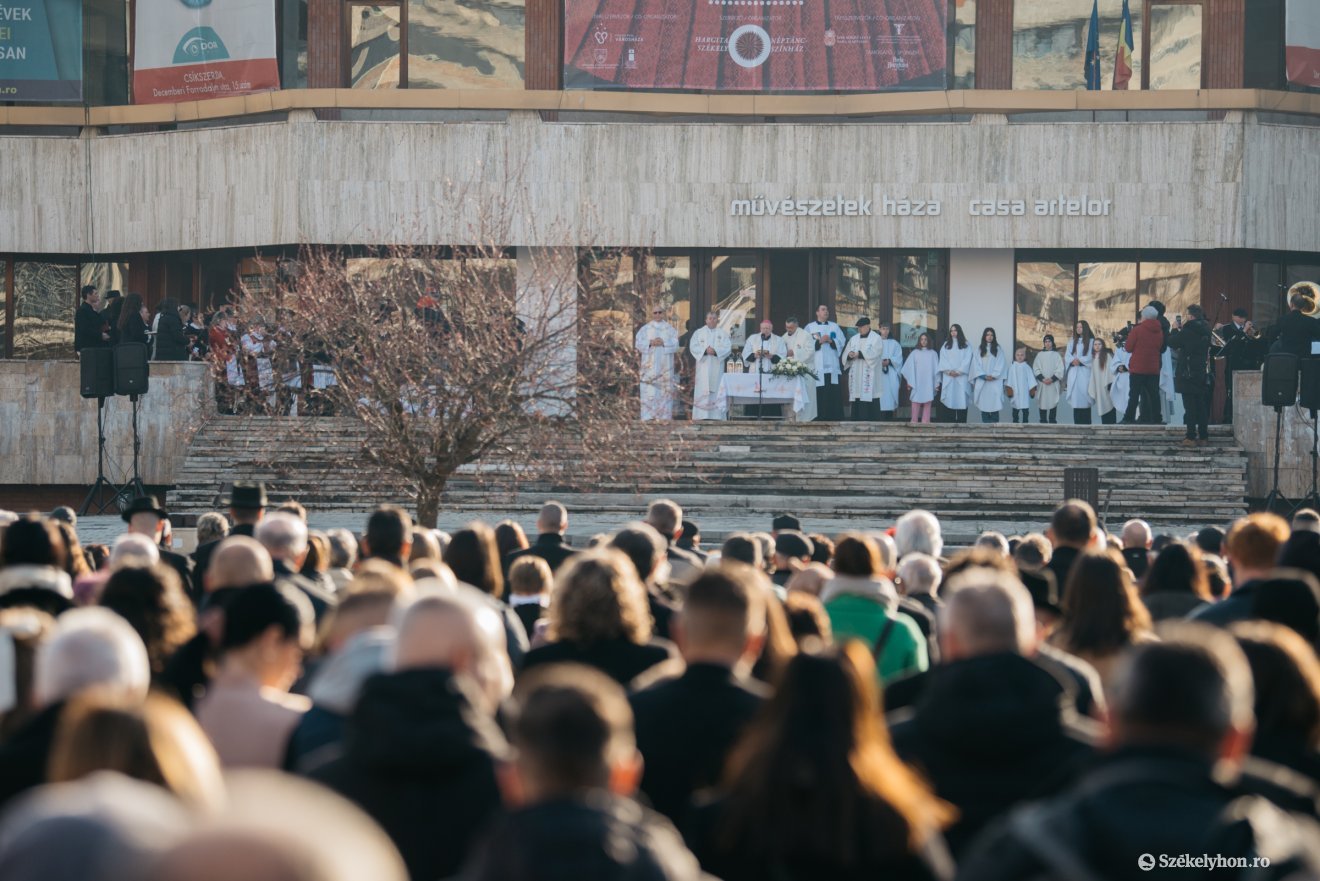 &bullet;  Fotó: Olti Angyalka