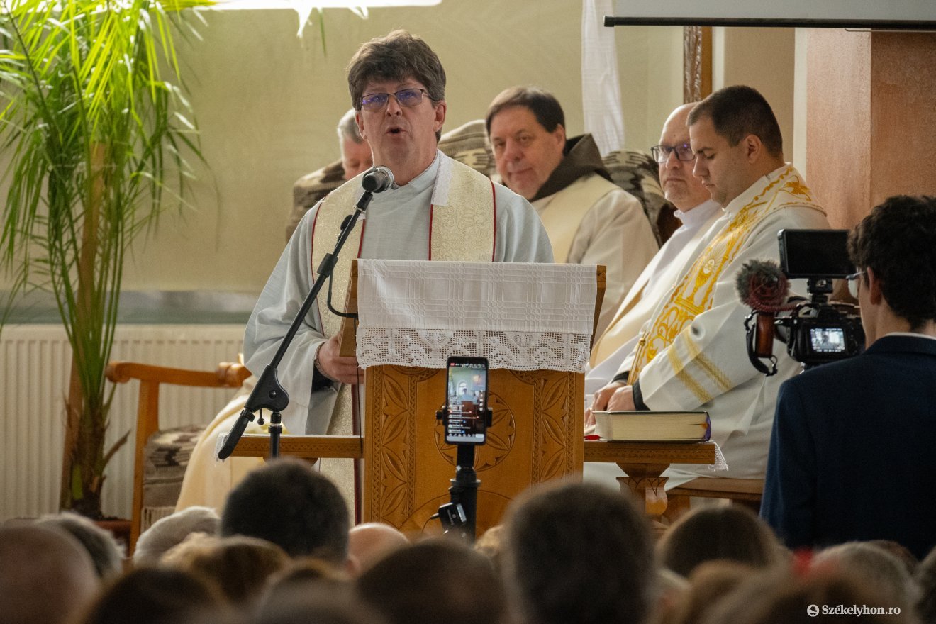 &bullet;  Fotó: Borbély Fanni