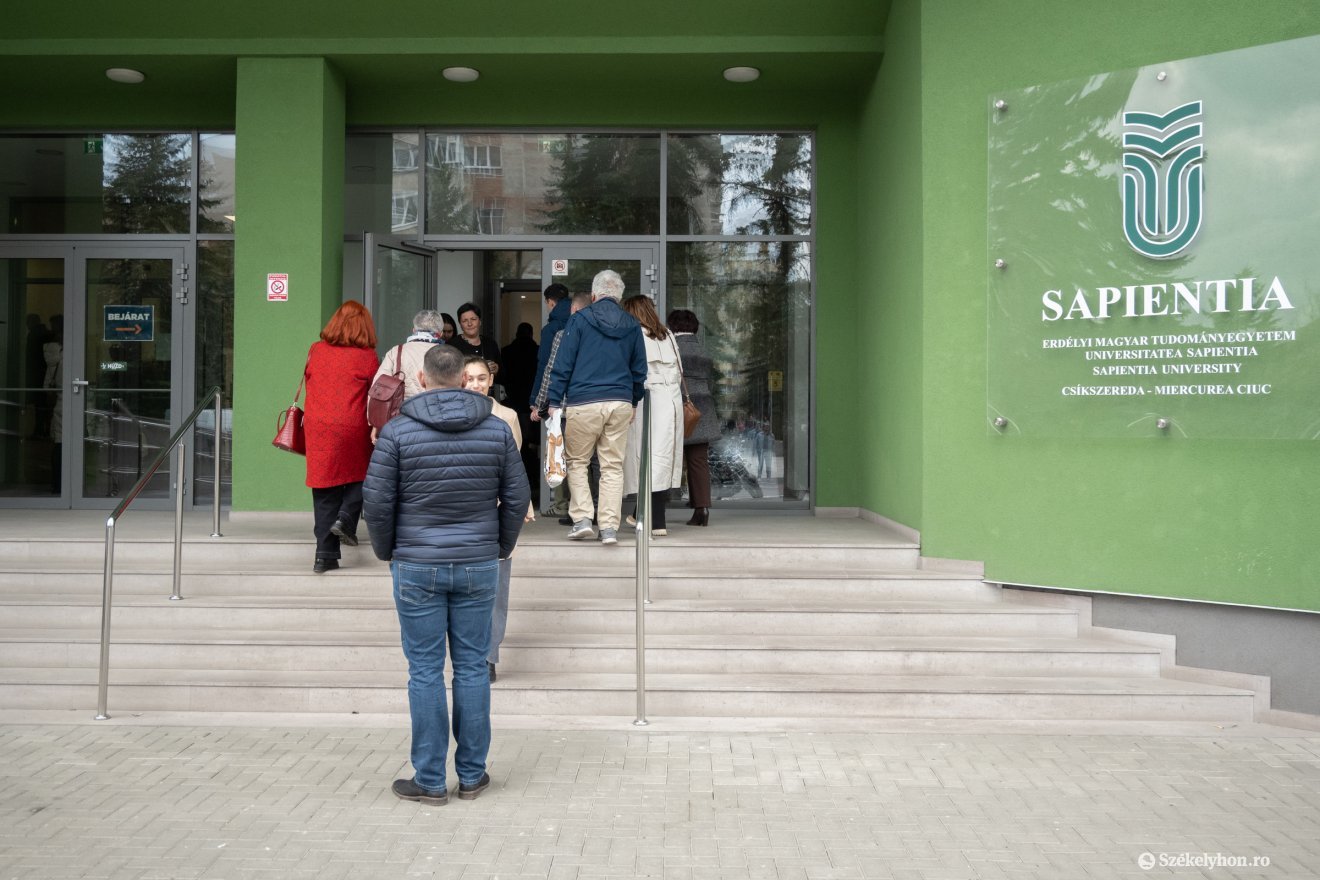 Magyarország Csíkszeredai Főkonzulátusa „beköltözött” egy napra a Sapientia Csíkszeredai Karára: ott biztosítják a szavazás lehetőségét &bullet;  Fotó: Borbély Fanni