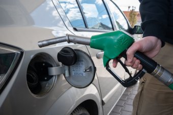 A 10 lejes szint felé közelít a gázolaj ára, a kutakon átmeneti üzemanyaghiány alakulhat ki az energetikai szakértő szerint
