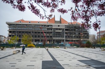 Csúszik a csíkszeredai megyeháza felújítása, de a legfontosabb munkákkal időben elkészülhetnek