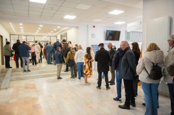 Csíkszeredában sorban állnak szavazni