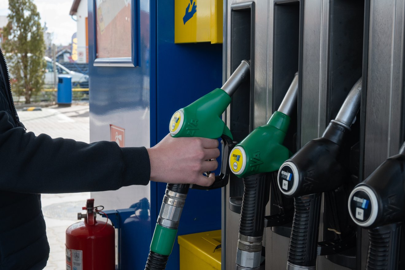 Akár 50 bani eltérés is lehet az üzemanyagárakban – érdemes megnézni, hol tankolunk