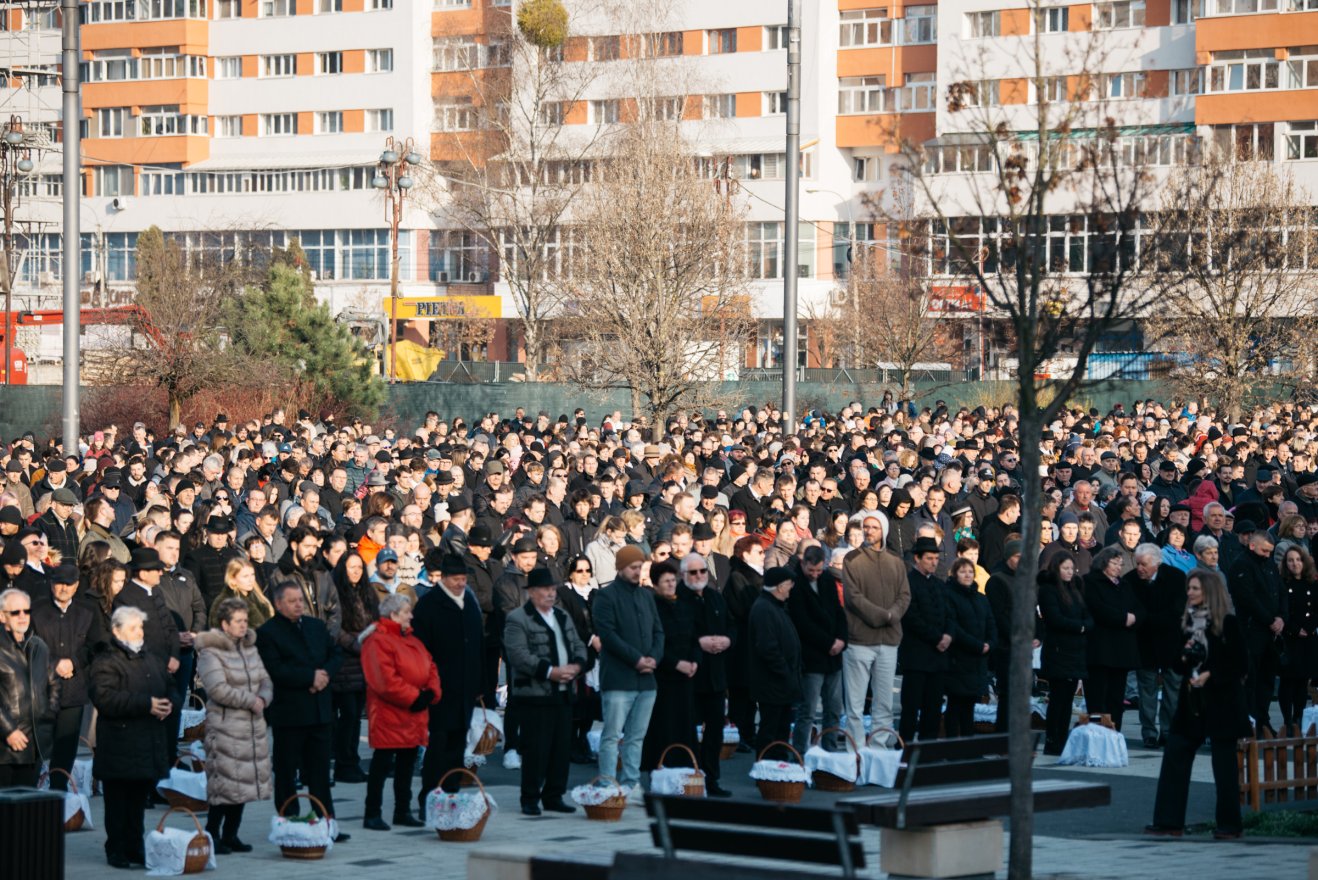„Az ember sosem felejti el, hogy az ennivalója is Isten ajándéka” – ilyen volt a szabadtéri ételszentelés Csíkszeredában