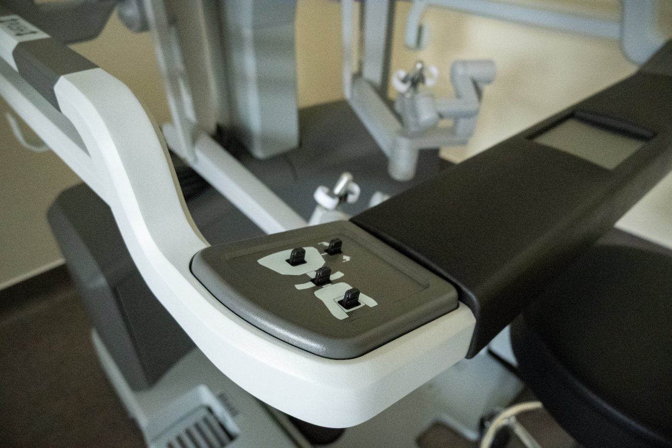 Új korszak kezdődik: megérkezett a Da Vinci robot a csíkszeredai kórházba