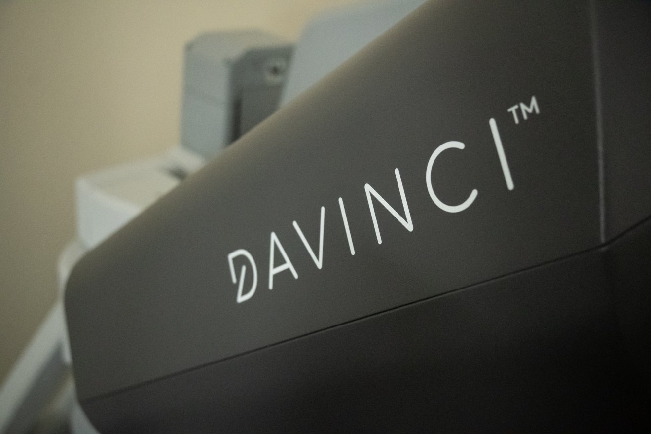 Új korszak kezdődik: megérkezett a Da Vinci robot a csíkszeredai kórházba