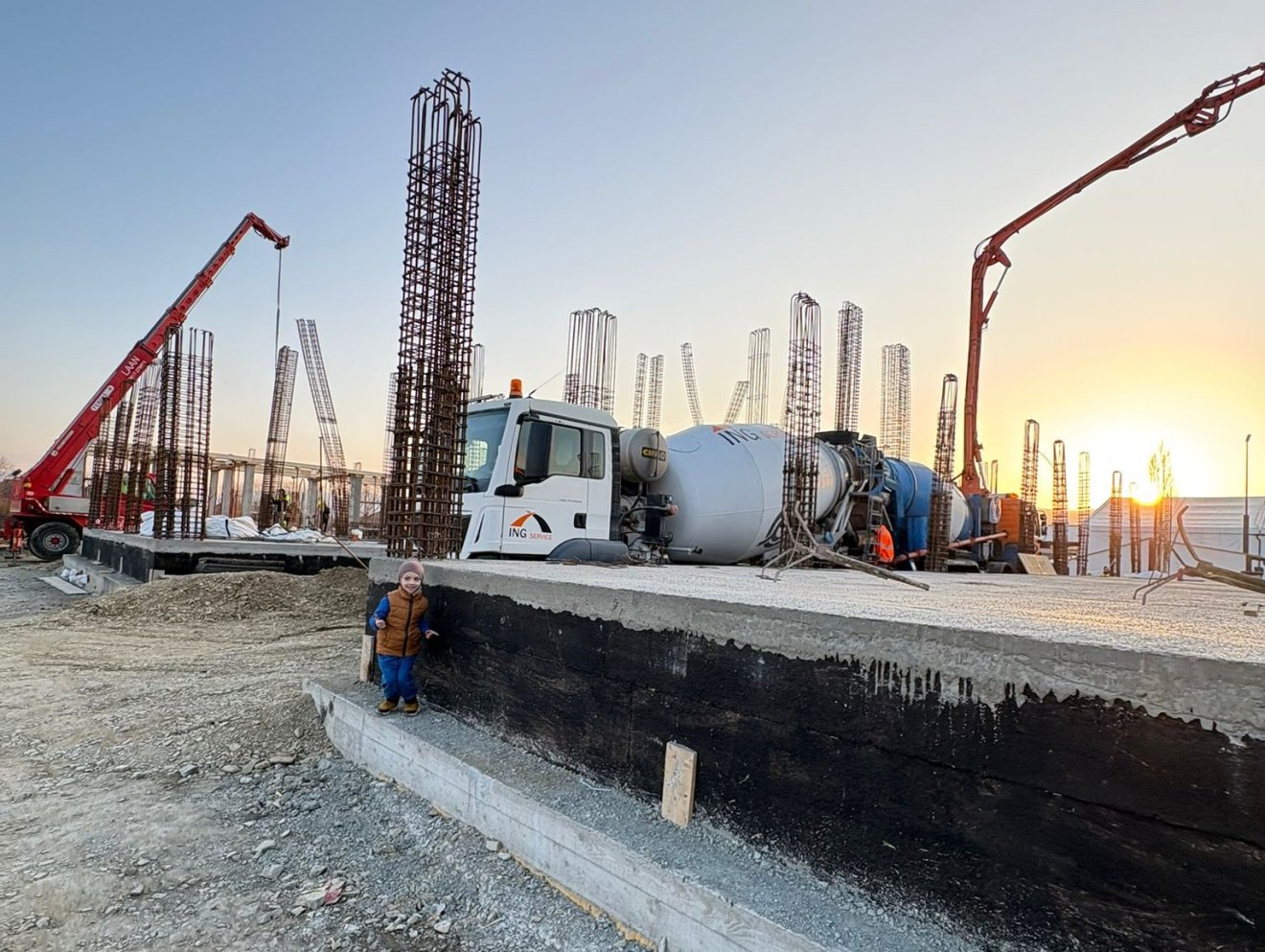 Készül a bölcsőde tartószerkezete &bullet;  Fotó: Csíkszentsimon Polgármesteri Hivatala