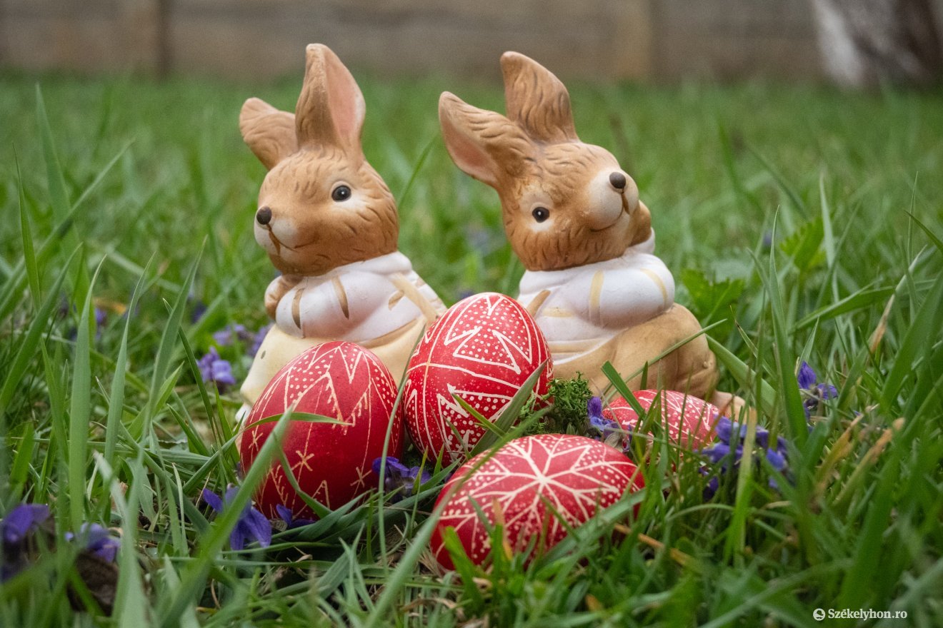 Hagyományos tojásdíszítési technika az írás, karcolás, berzselés, maratás &bullet;  Fotó: Borbély Fanni