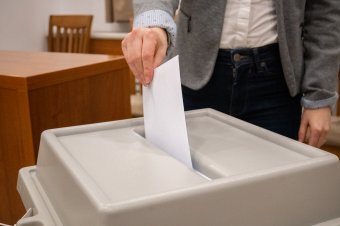 Levélszavazás: megkezdődött a voksok leadása a csíkszeredai főkonzulátuson
