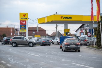 A szakszervezeti tömb szerint a kormánynak a tavalyi szintre kellene csökkentenie az üzemanyagok jövedéki adóját