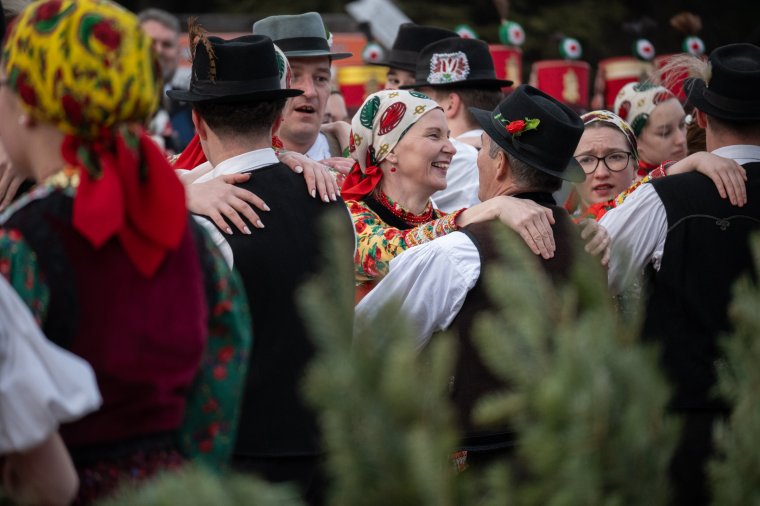 Így mutatnak a székelyek piros-fehér-zöldben március 15-én