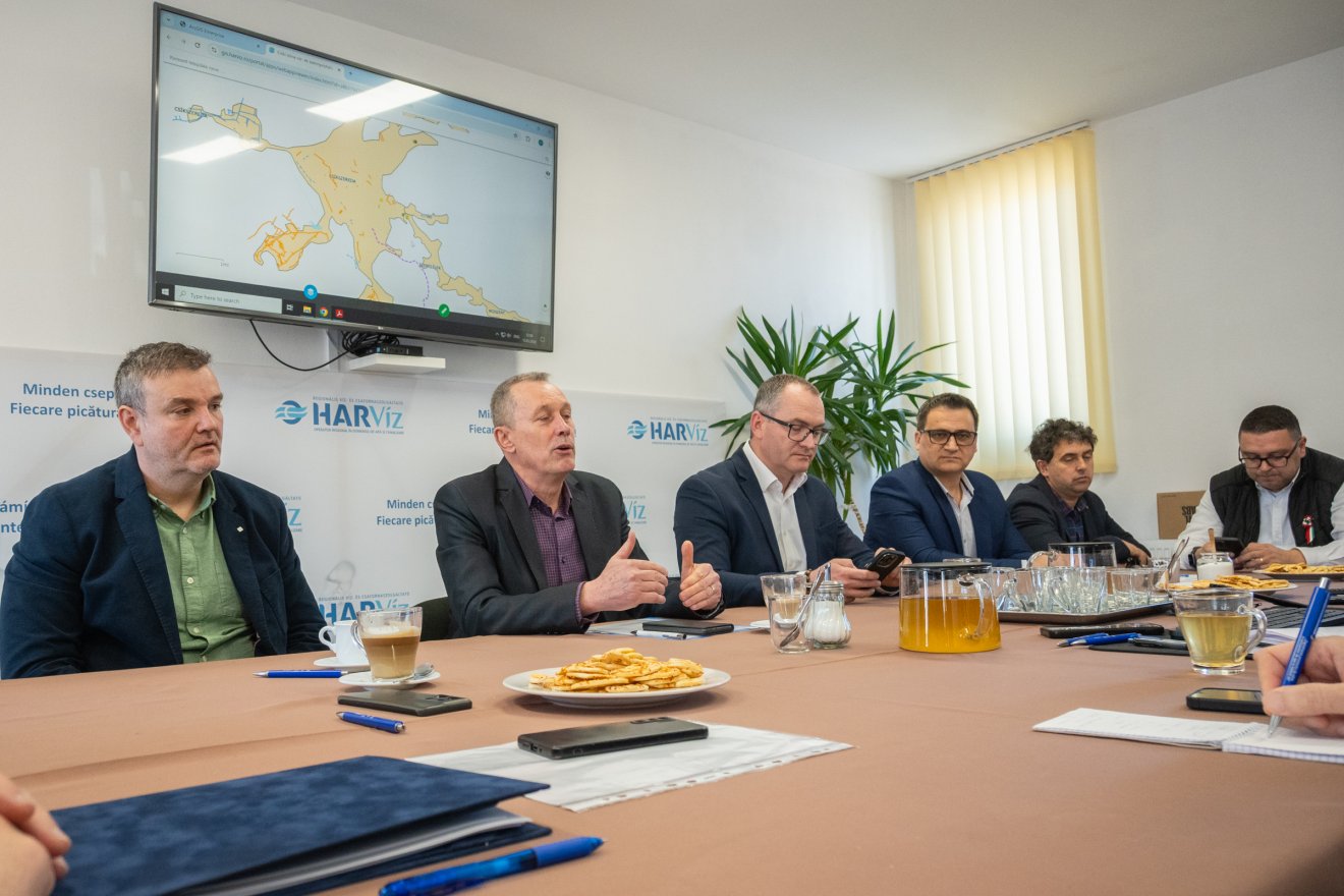 Újabb szerződéseket írtak alá &bullet;  Fotó: Borbély Fanni