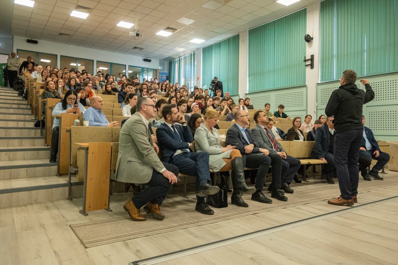 &bullet;  Fotó: Borbély Fanni