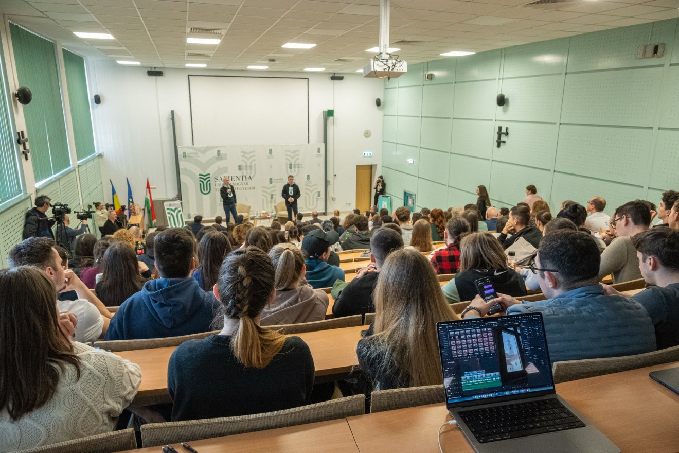 &bullet;  Fotó: Borbély Fanni