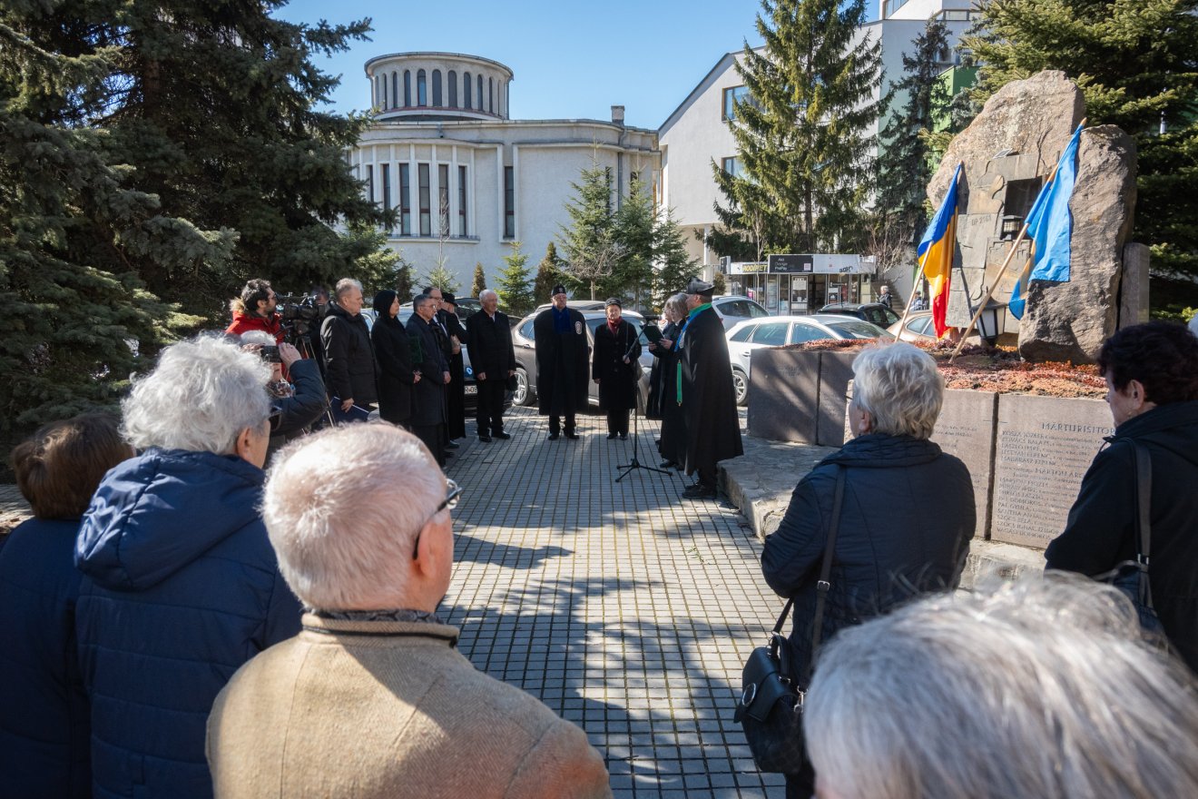 A kommunista diktatúra áldozataira emlékeztek a csíkszeredai volt politkai foglyok emlékművénél &bullet;  Fotó: Borbély Fanni
