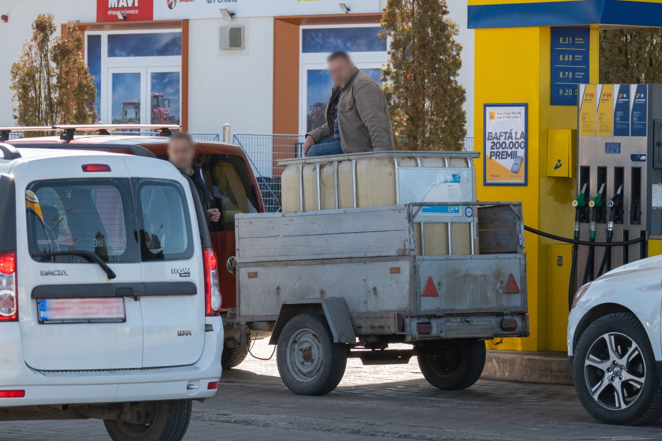 Kedden fog beavatkozni a kormány az üzemanyagok árába