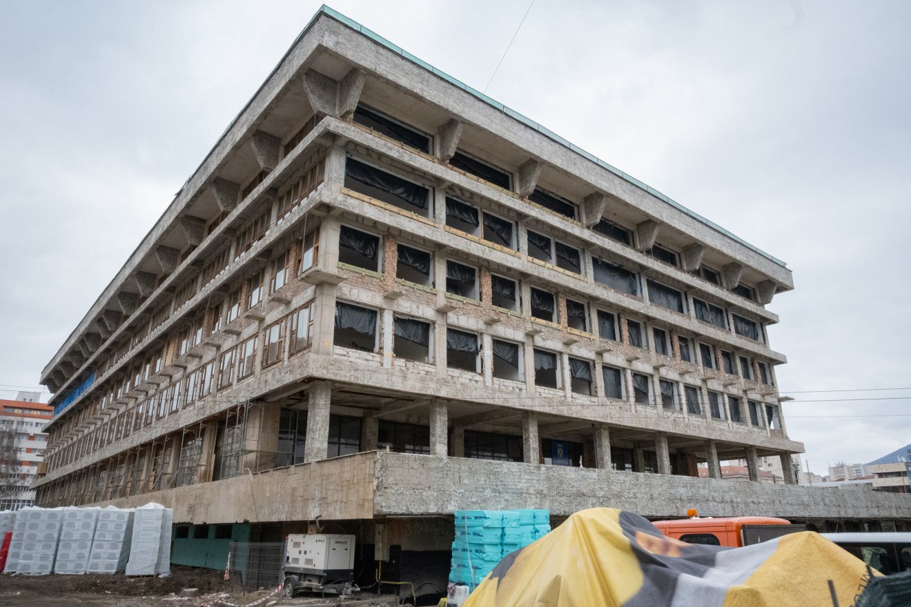 Felújítás alatt a csíkszeredai megyeháza. Mindeközben Hargita Megye Tanácsánál is átszervezések zajlanak &bullet;  Fotó: Borbély Fanni