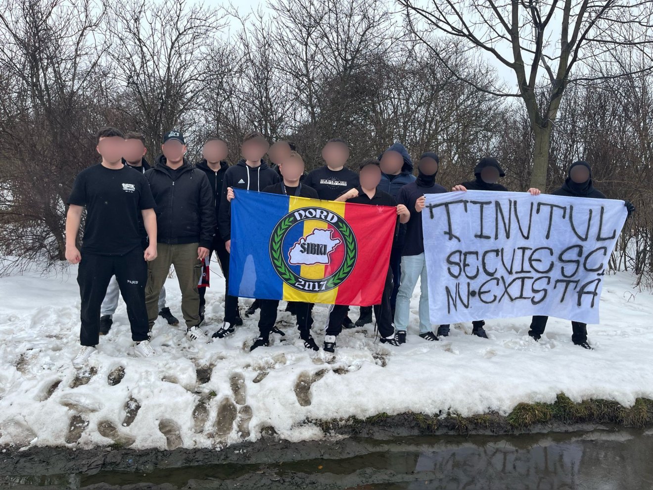 A Peluza Nord tagjai, útközben a szerintük nemlétező Székelyföld felé • Fotó: Facebook/Peluza Nord Sibiu