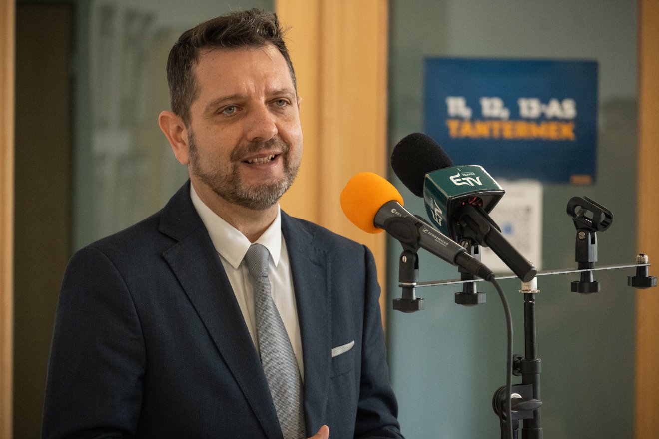 Dolhai István, Magyarország Csíkszeredai Főkonzulátusának vezetője • Fotó: Borbély Fanni