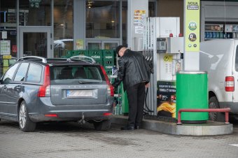 Olajválság: otthoni munkát és kevesebb repülést javasol a Nemzetközi Energiaügynökség