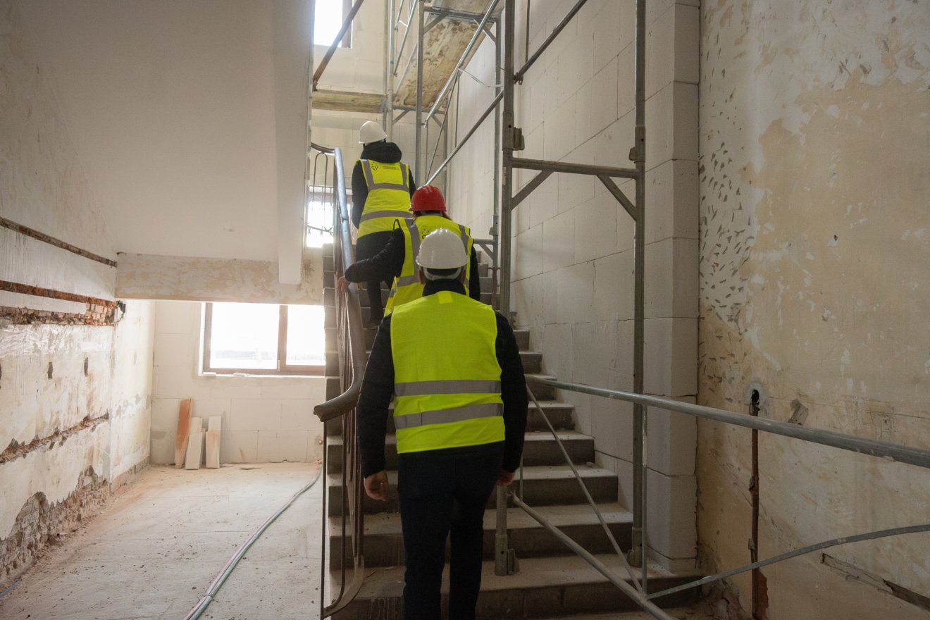 Körbejárta a sajtó az építőtelepet &bullet;  Fotó: Borbély Fanni