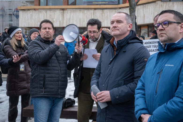 Miért mondhatta Csíkszereda polgármestere, hogy az AUR „kihasználta” az adóemelés-ellenes tüntetést?