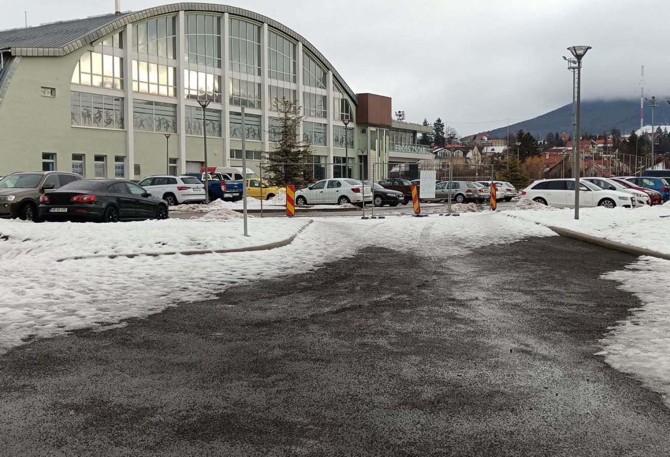 Még nem lehet használni az új kijáratot. Hatósági jóváhagyásra várnak &bullet;  Fotó: Kovács Attila