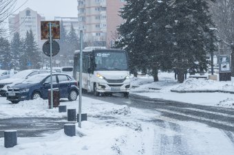 Késhetnek a csíkszeredai városi buszok a havazás miatt