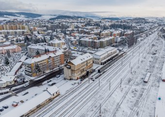A vasúti közlekedést is nehezíti a havazás, több vonatjáratot is töröltek