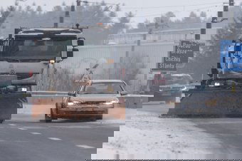 Hóhelyzet: az ország egész területén téliesek az útviszonyok, Erdély több pontján korlátozásokat vezettek be