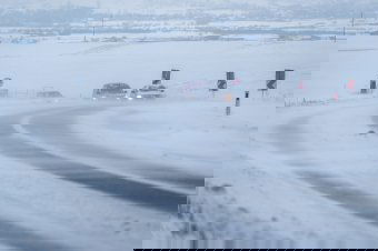 Több ezer diáknak kell áttérnie online oktatásra a zord időjárás miatt