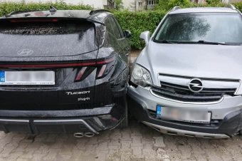 Több parkoló autónak ütközött egy ittas nő Csíkszeredában – fotók