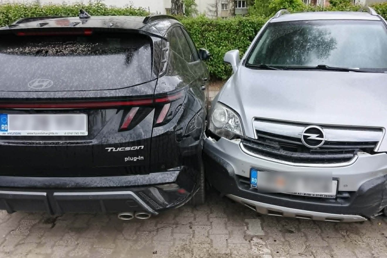 Több parkoló autónak ütközött egy ittas nő Csíkszeredában – fotók