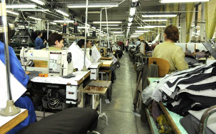 Közel 600 készruhagyári munkás elbocsátását tervezik
