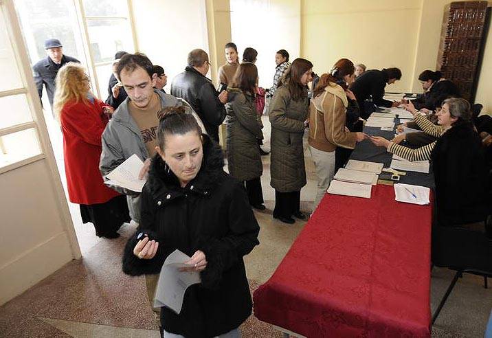 Elmaradt a meglepetés: az exit-poll szerint  Băsescu és Geoană a nyerő