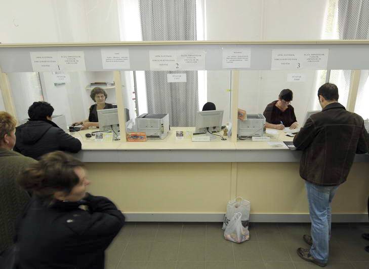 Kényszerszabadságolás fizetés nélkül a csíkszeredai városházán