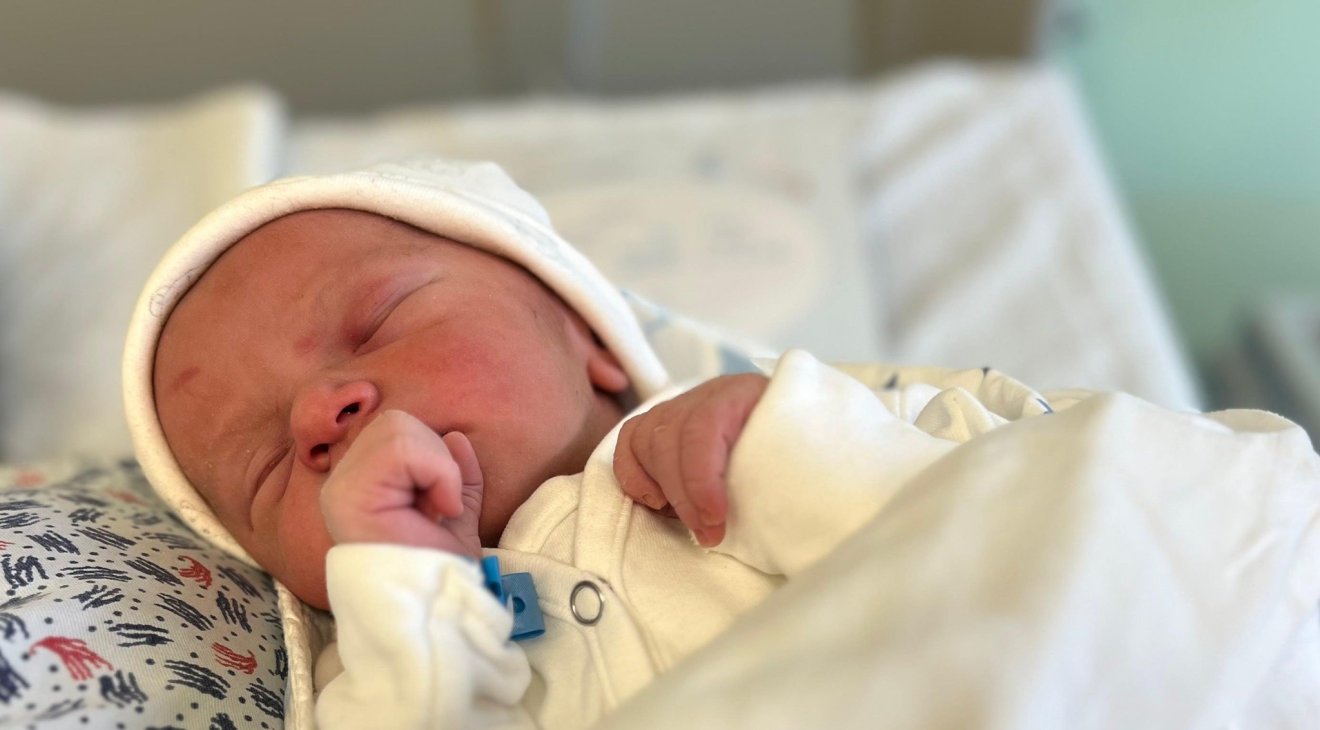 Márton Dávid 3370 grammal, 56 centiméterrel született &bullet;  Fotó: Csíkszeredai Megyei Sürgősségi Kórház/Facebook