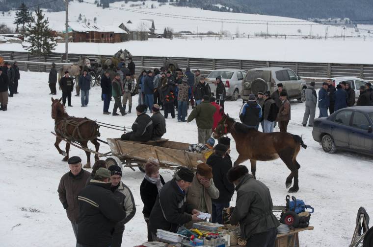 Érdeklődőkben bővelkedő nagyvásár Csíkkozmáson