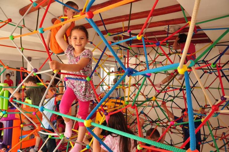 Megnyitja kapuit a Meseország