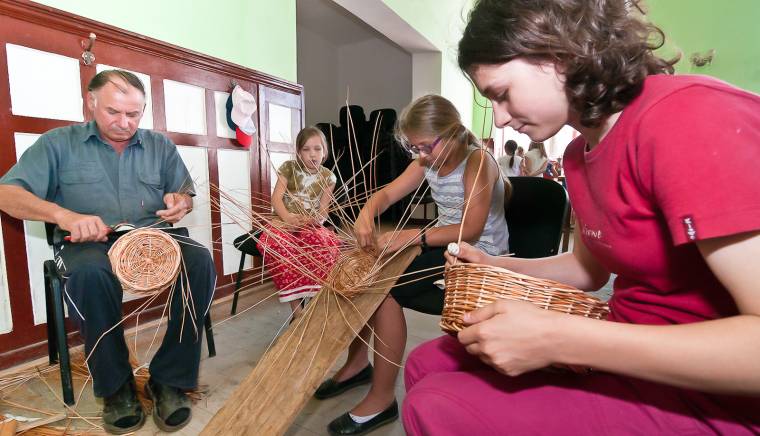 Belenevelni a gyermekeket a hagyományokba