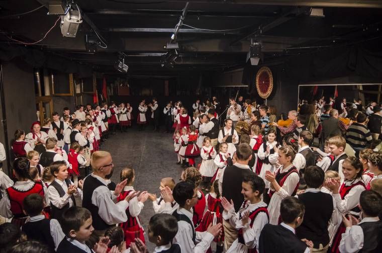 Nagycsaládos hangulat a Csűrdöngölőn