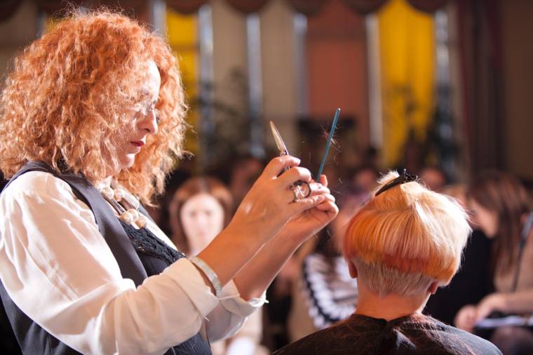 Nőies az új frizuratrend