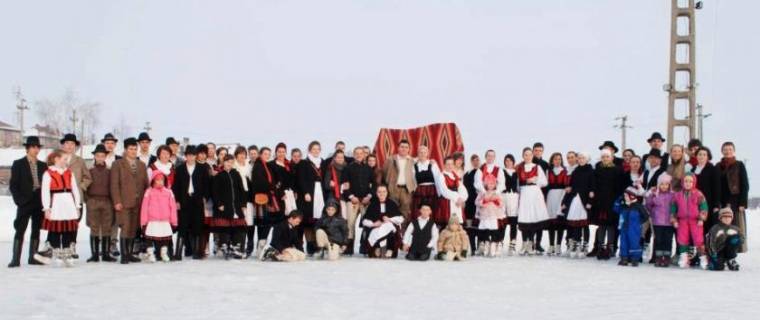 Székely ruhás korcsolyázás