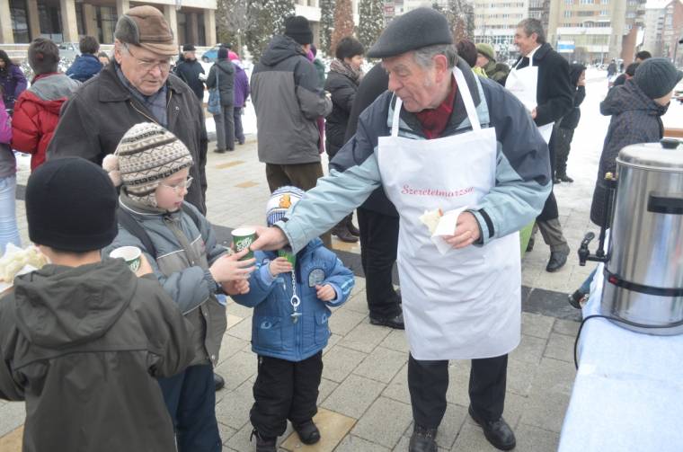 Szeretetvendégségbe hívnak